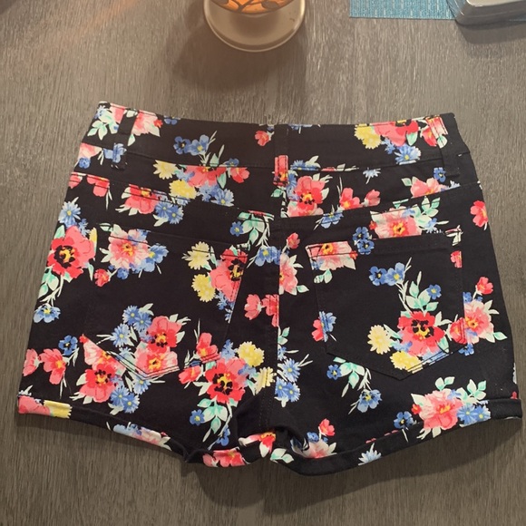 So Black Floral High Waist Cuffed Shorts - Picture 2 of 11